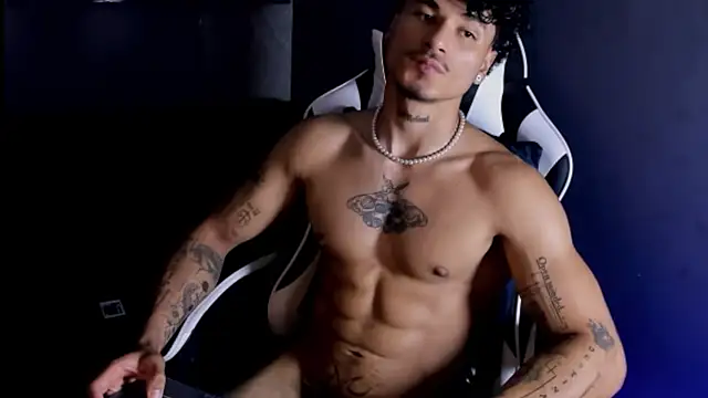Snapshot of Thomas_Fit1 chatting on June 8, 2026, 1:28 am Thomas Fit1 online show from June 8, 2026, 1:28 am
