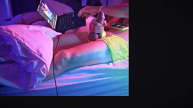 YouLikeBigDick9 online show from March 13, 2025, 7:53 am