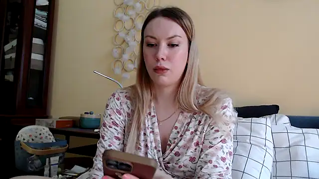 Scarlettford online show from February 19, 2025, 12:00 pm