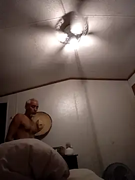 Snapshot of Xoc8_ chatting on December 24, 2024, 4:30 pm Xoc8  online show from December 24, 2024, 4:30 pm