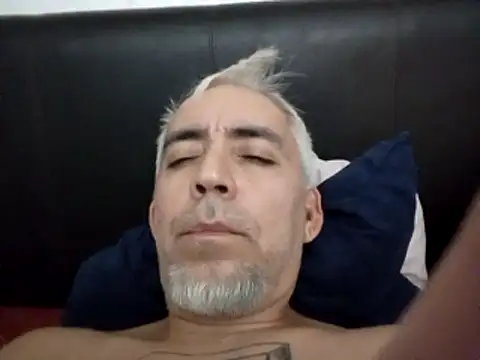 Snapshot of Xoc8_ chatting on November 11, 2025, 11:43 am Xoc8 online show from November 11, 2025, 11:43 am