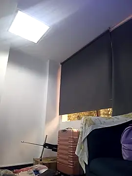 AnthonelaDuque online show from December 2, 2025, 11:37 am