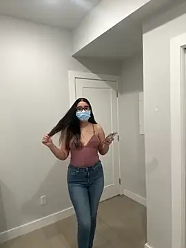 jAsMinE678 online show from April 10, 2026, 4:33 pm