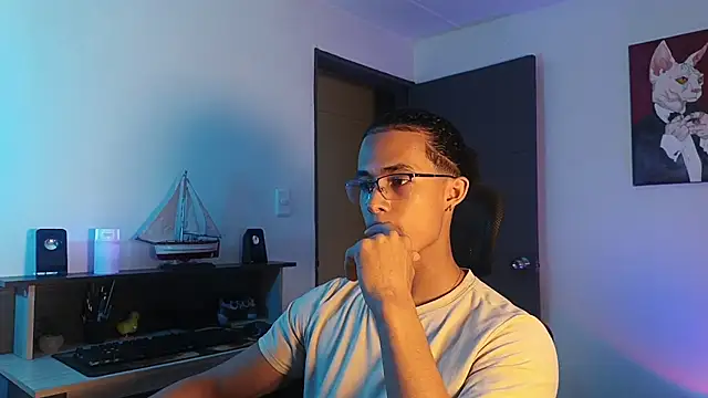 Snapshot of alejo_x3 chatting on October 28, 2025, 12:47 am alejo x3 online show from October 28, 2025, 12:47 am