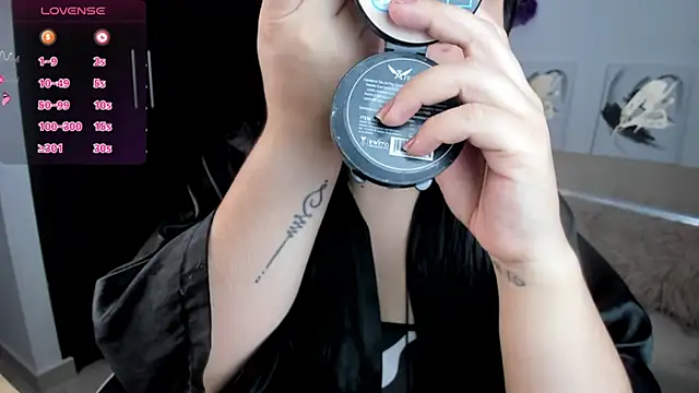 AilynRed online show from October 4, 2025, 8:51 pm