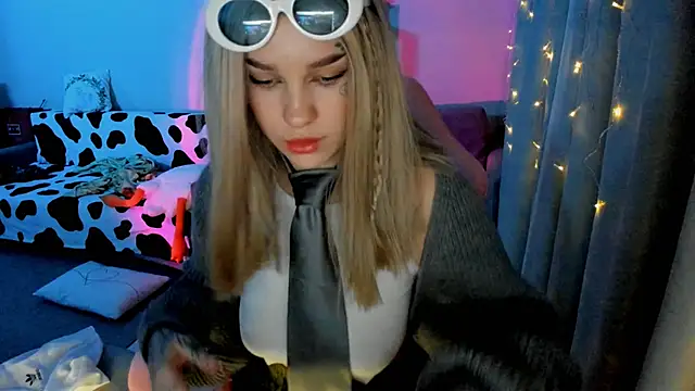 Ledy WWWII online show from December 11, 2024, 2:11 pm