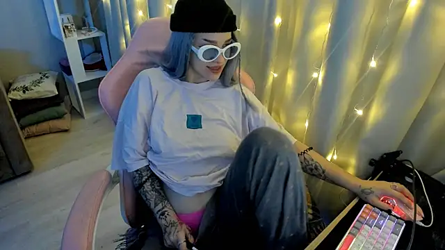 Ledy WWWII online show from January 28, 2025, 4:41 pm