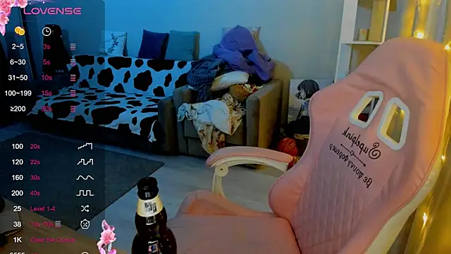 Ledy WWWII online show from February 19, 2025, 6:32 pm