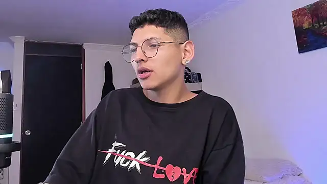 a lejandro 0 8 online show from February 2, 2025, 4:48 am