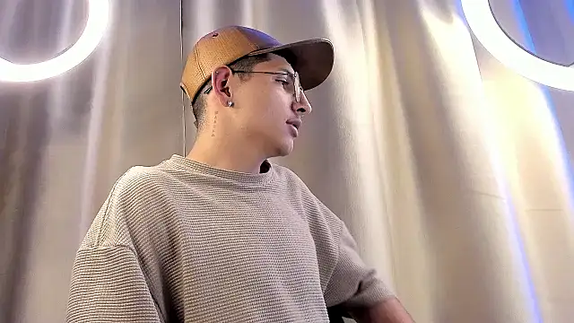 a lejandro 0 8 online show from February 6, 2025, 4:31 am