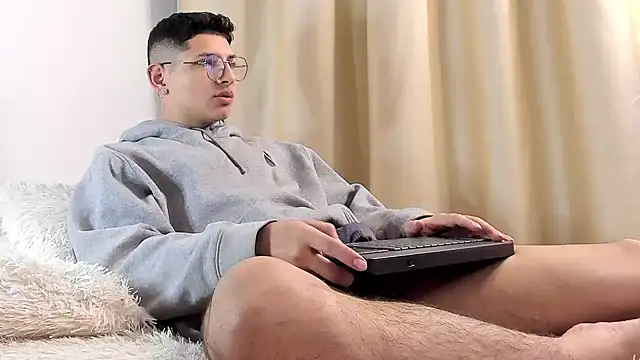 a lejandro 0 8 online show from February 9, 2025, 3:11 am