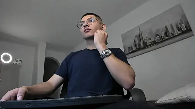 a lejandro 0 8 online show from March 14, 2025, 2:53 am