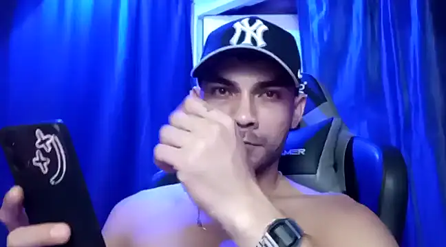 sexyboycolombi4 online show from March 1, 2025, 6:13 am