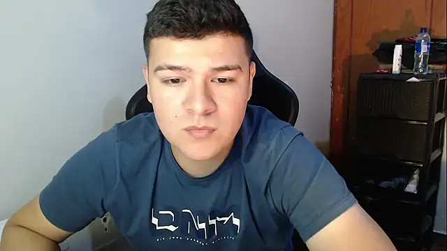 Snapshot of Plug_Control chatting on January 13, 2026, 12:16 am Plug Control online show from January 13, 2026, 12:16 am