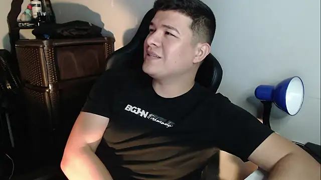 Snapshot of Plug_Control chatting on January 14, 2026, 12:16 am Plug Control online show from January 14, 2026, 12:16 am