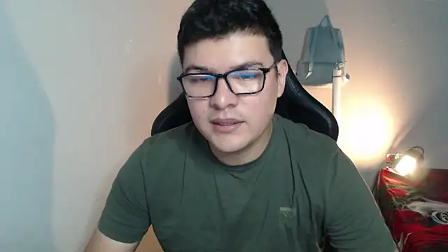 Snapshot of Plug_Control chatting on February 19, 2026, 8:38 pm Plug Control online show from February 19, 2026, 8:38 pm