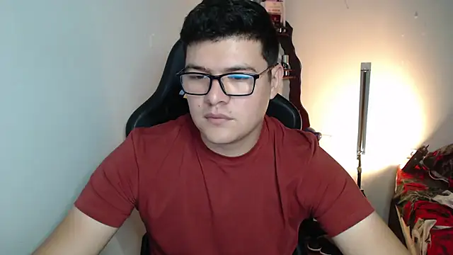 Snapshot of Plug_Control chatting on February 21, 2026, 12:33 am Plug Control online show from February 21, 2026, 12:33 am