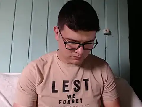 Snapshot of Plug_Control chatting on March 13, 2026, 8:37 pm Plug Control online show from March 13, 2026, 8:37 pm