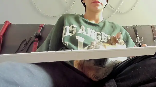 K Intraven0us online show from September 12, 2025, 5:24 pm