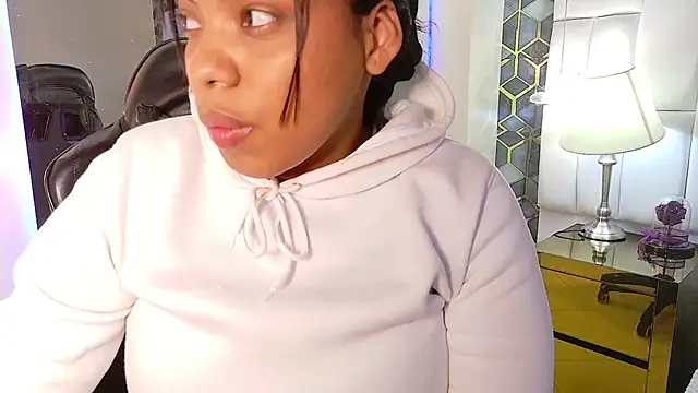 lia mariana online show from October 25, 2025, 1:18 pm