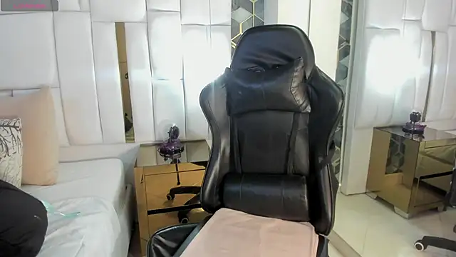 lia mariana online show from February 3, 2026, 4:10 am