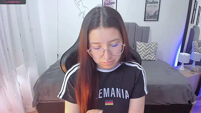 Amy joones online show from November 9, 2025, 12:58 pm