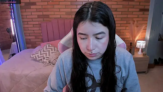 Amy joones online show from May 21, 2026, 11:28 am
