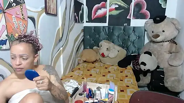 manzanahot9 online show from January 8, 2026, 7:27 pm