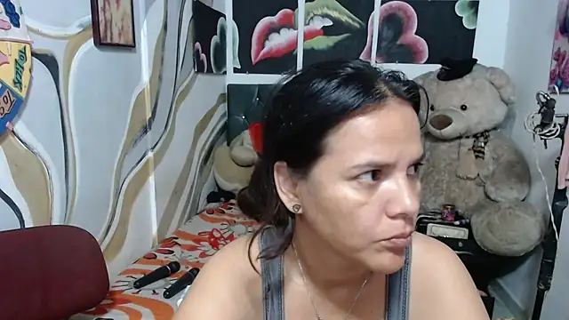 manzanahot9 online show from February 27, 2026, 1:55 pm