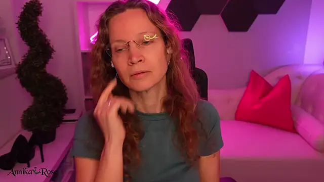 AnnikaRose online show from February 8, 2026, 10:40 am