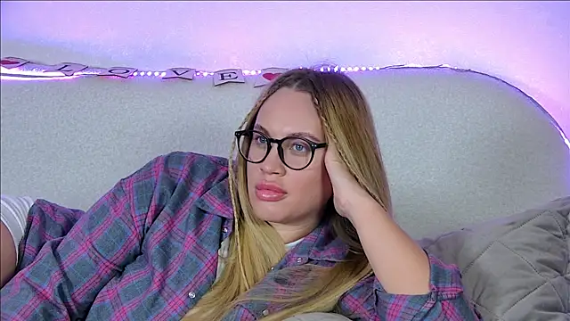 MariaNeumann online show from February 13, 2025, 9:41 am