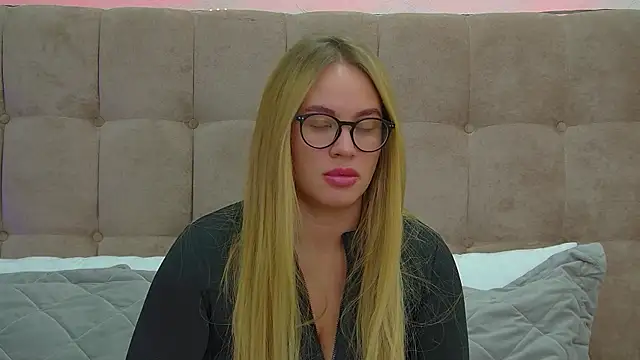 MariaNeumann online show from February 28, 2025, 6:20 pm