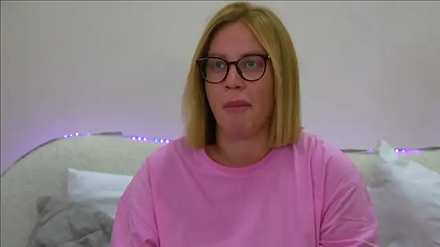 MariaNeumann online show from September 21, 2025, 6:31 pm