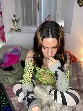 Snapshot of giuli_zerozero chatting on January 6, 2025, 2:47 pm giuli zerozero online show from January 6, 2025, 2:47 pm