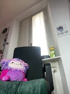 Snapshot of giuli_zerozero chatting on February 11, 2025, 2:02 pm giuli zerozero online show from February 11, 2025, 2:02 pm