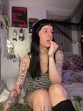 Snapshot of giuli_zerozero chatting on January 12, 2026, 4:23 pm giuli zerozero online show from January 12, 2026, 4:23 pm