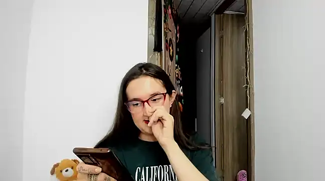 Snapshot of Sweet-Suck69 chatting on December 27, 2024, 1:32 am Sweet-Suck69 online show from December 27, 2024, 1:32 am