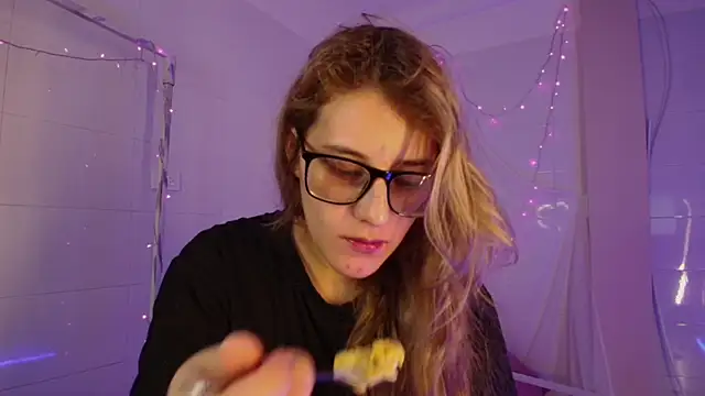 Giia paiige18 online show from February 17, 2026, 1:18 pm