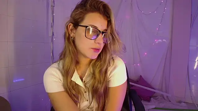 Giia paiige18 online show from February 21, 2026, 1:17 am