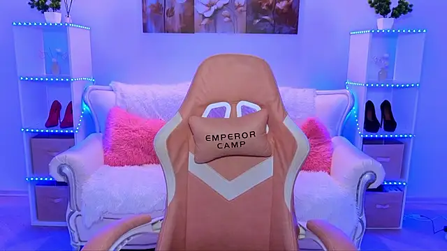 EmmyMills online show from January 13, 2026, 5:51 pm