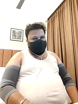 Hunk-Hand6 online show from November 11, 2025, 11:54 am