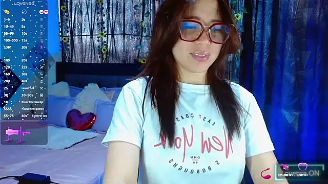 Snapshot of SharonR1 chatting on September 13, 2025, 9:25 pm SharonR1 online show from September 13, 2025, 9:25 pm