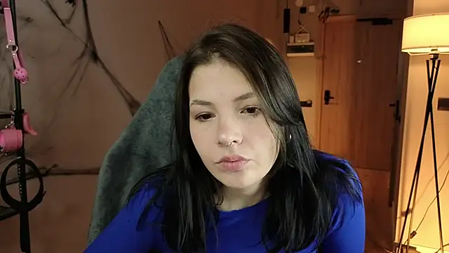 AnnaTrueno online show from November 5, 2025, 6:30 pm