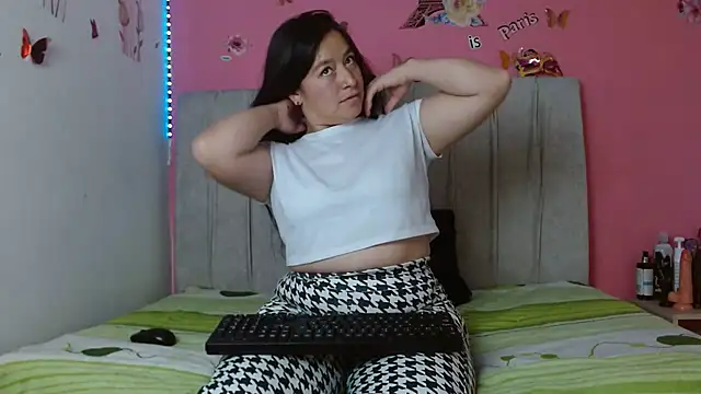 monickhot303av online show from February 13, 2025, 2:56 am