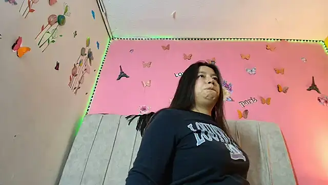 monickhot303av online show from March 21, 2025, 3:44 am