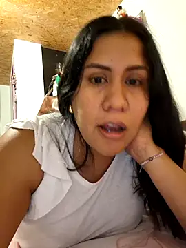 Snapshot of KasiaVenus_ chatting on October 21, 2025, 1:06 am KasiaVenus online show from October 21, 2025, 1:06 am
