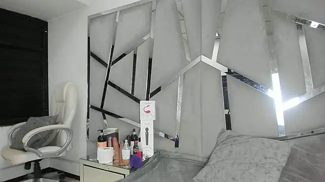 Catherinee69 x online show from November 11, 2025, 3:39 am