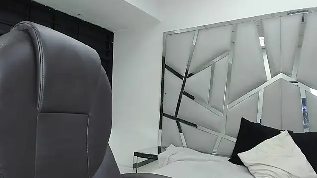 Catherinee69 x online show from February 17, 2026, 3:25 am