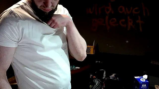 donhulio482 online show from March 11, 2025, 11:59 pm