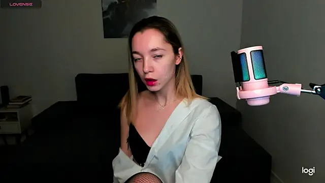 Snapshot of MiaThaine chatting on December 14, 2024, 1:59 pm MiaThaine online show from December 14, 2024, 1:59 pm